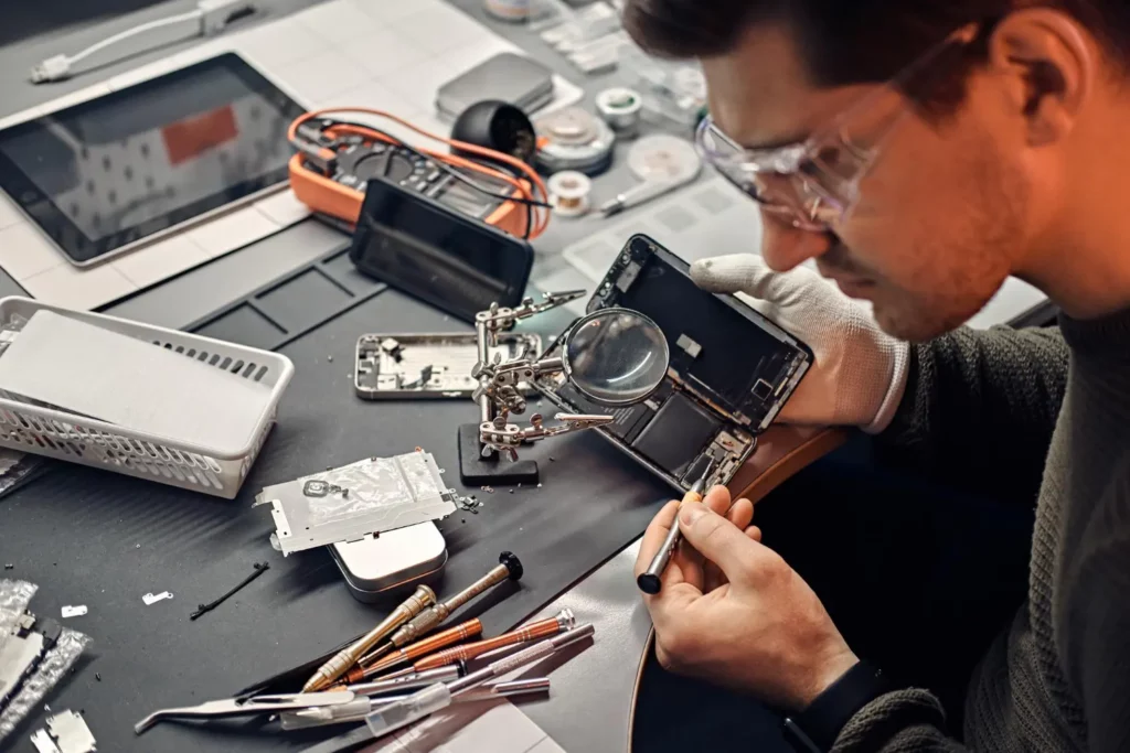 man fix phone